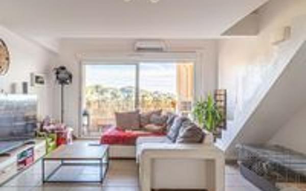 Appartement à vendre    4 pièces • 84 m2 Colomars