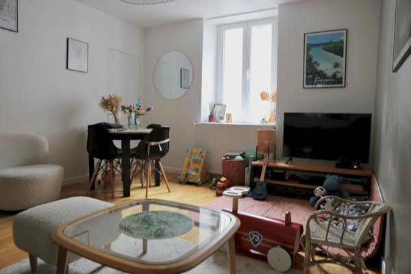 A vendre à REIMS (51) centre ville, une maison +garage+terrasse+cave voutée