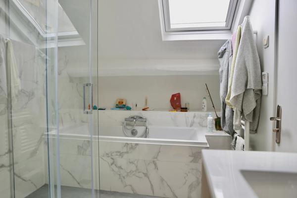 A vendre à REIMS (51) centre ville, une maison +garage+terrasse+cave voutée