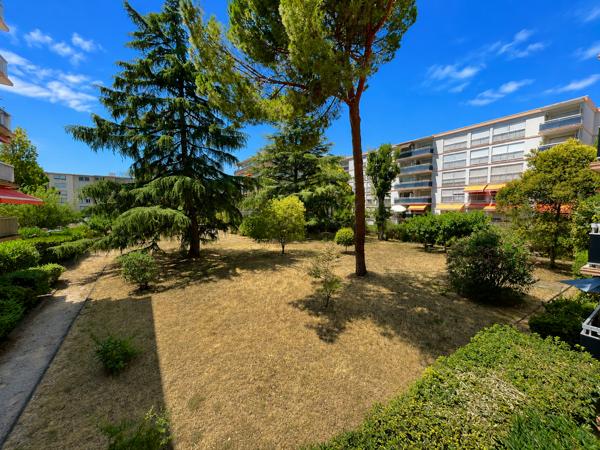 Appartement
         4 pièces
        - 90 m² Exclusivité 260 000 € *