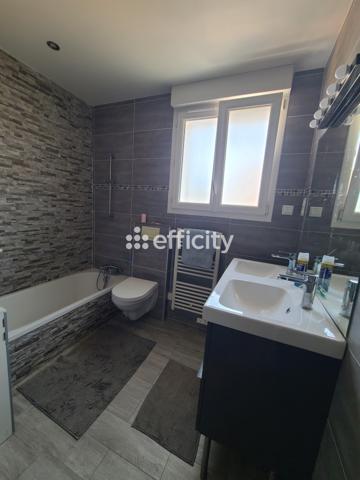Maison
         7 pièces
        - 170 m² Exclusivité 595 000 € *