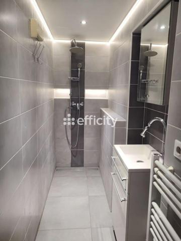 Maison
         7 pièces
        - 170 m² Exclusivité 595 000 € *