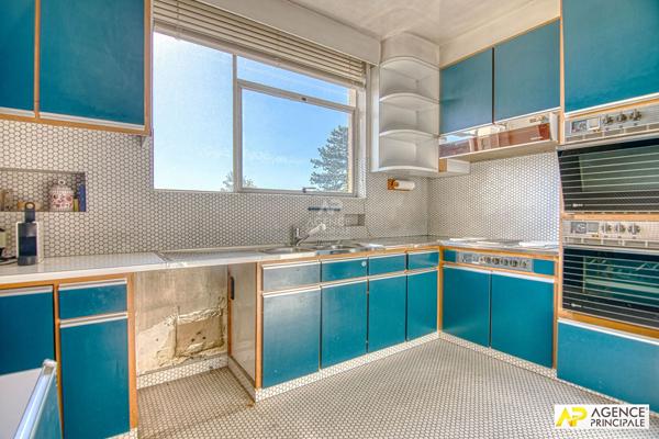 Versailles Clagny Appartement 186.93 m² carrez situé au 4ème et dernier étage avec ascenseur, balcons filants, cave et parking en sous-sol 795 000 € **  - Référence  28446