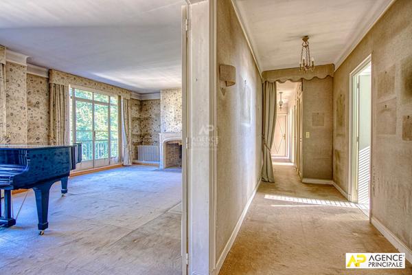 Versailles Clagny Appartement 186.93 m² carrez situé au 4ème et dernier étage avec ascenseur, balcons filants, cave et parking en sous-sol 795 000 € **  - Référence  28446