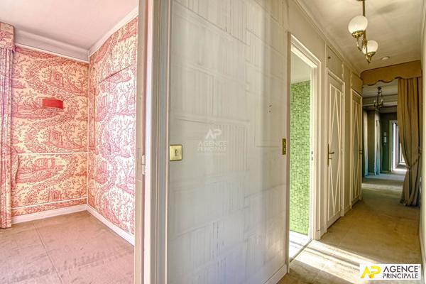 Versailles Clagny Appartement 186.93 m² carrez situé au 4ème et dernier étage avec ascenseur, balcons filants, cave et parking en sous-sol 795 000 € **  - Référence  28446