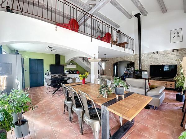 Maison Pierrevert 5 pièces 172 m², terrasse, piscine, et dépendance