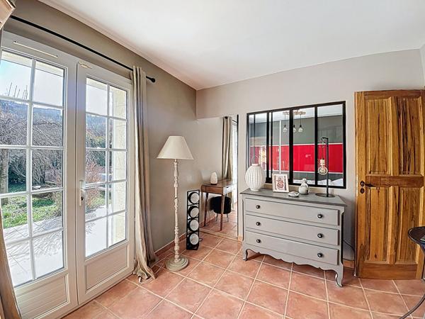 Maison Pierrevert 5 pièces 172 m², terrasse, piscine, et dépendance