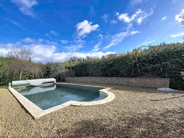 Maison Pierrevert 5 pièces 172 m², terrasse, piscine, et dépendance