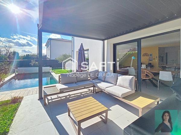 Villa contemporaine avec piscine et garage au calme