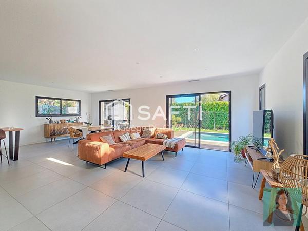 Villa contemporaine avec piscine et garage au calme