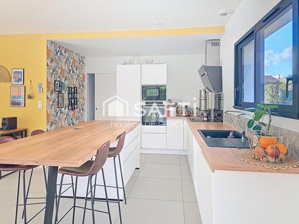 Villa contemporaine avec piscine et garage au calme