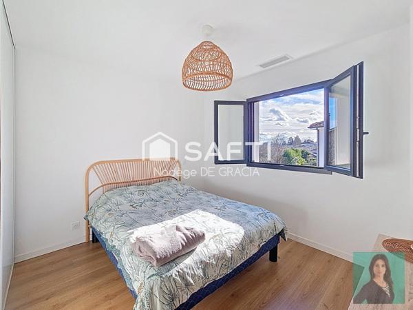 Villa contemporaine avec piscine et garage au calme