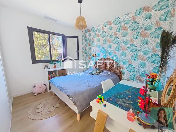 Villa contemporaine avec piscine et garage au calme