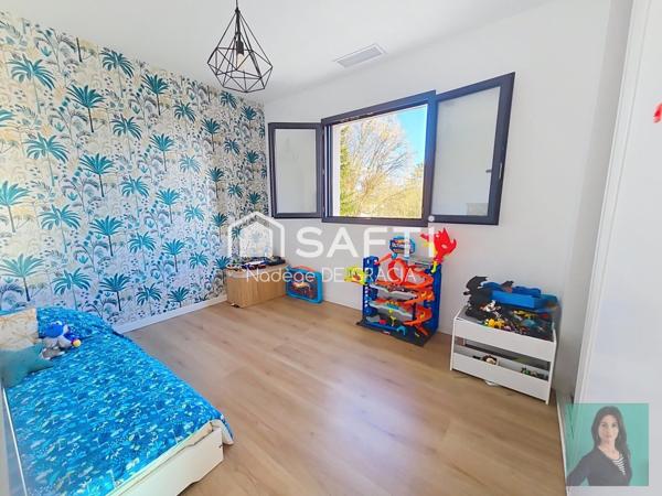 Villa contemporaine avec piscine et garage au calme