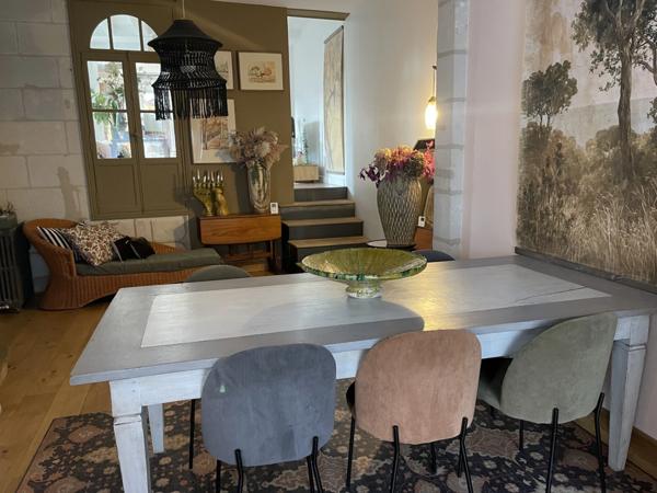 Maison de ville de 230m2 entièrement rénovée, composée de 4 chambres, terrasse et jardin à proximité du coeur de ville de Saumur.