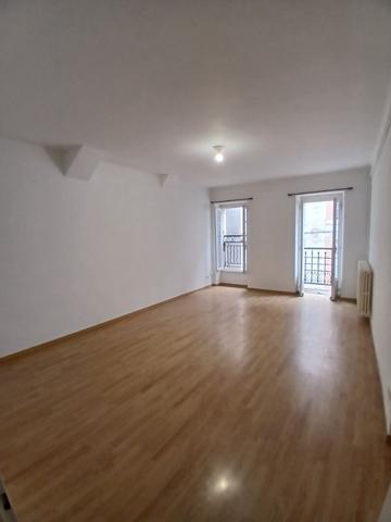 Bel appartement rénové avec balcon