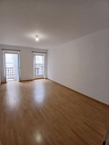Bel appartement rénové avec balcon