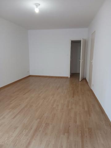 Bel appartement rénové avec balcon