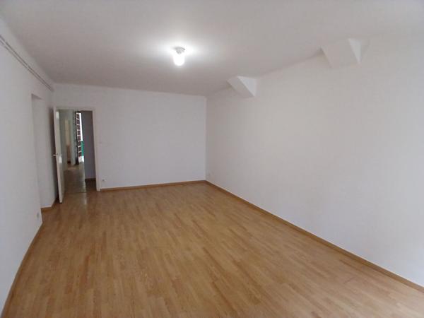 Bel appartement rénové avec balcon