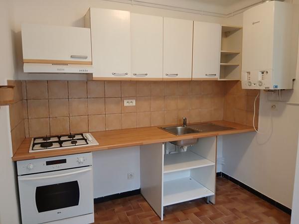 Bel appartement rénové avec balcon