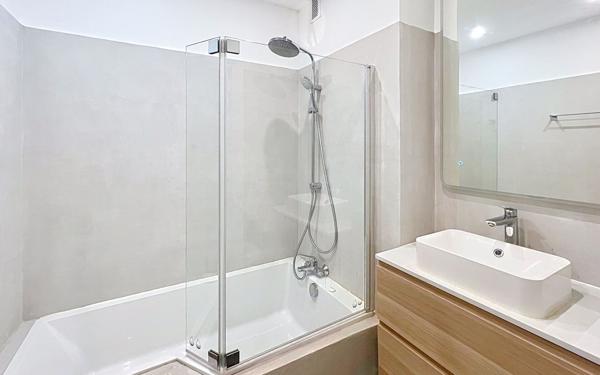 Appartement à vendre    3 pièces • 84,62 m2 Lyon 1