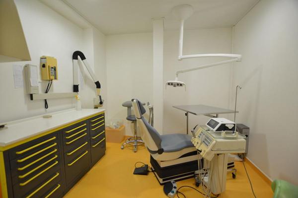 SECTEUR MONTPELLIER - Murs Commerciaux 143m²  avec 2 fauteils de chirurgien Dentiste