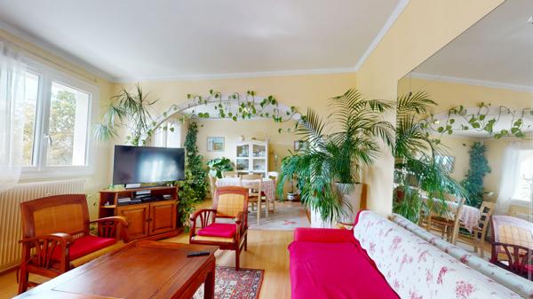 Saint-Cyr-sur-Loire T4 avec balcon, ascenseur, cave et parking