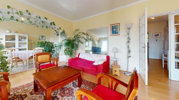 Saint-Cyr-sur-Loire T4 avec balcon, ascenseur, cave et parking