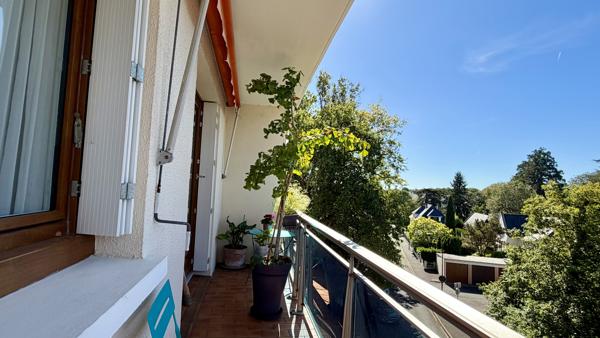 Saint-Cyr-sur-Loire T4 avec balcon, ascenseur, cave et parking