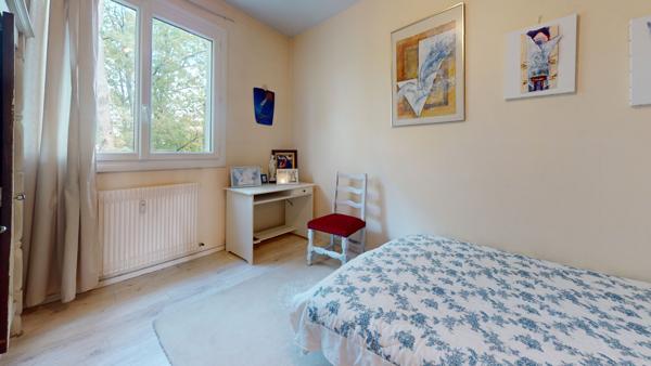 Saint-Cyr-sur-Loire T4 avec balcon, ascenseur, cave et parking