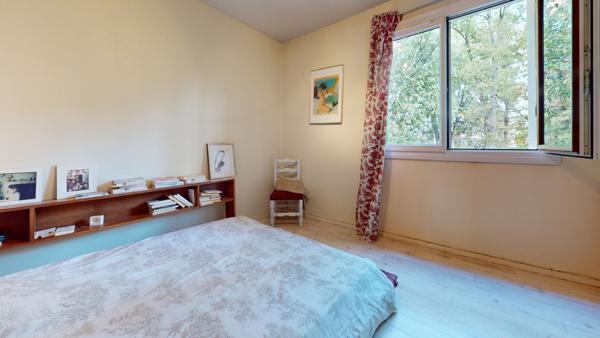 Saint-Cyr-sur-Loire T4 avec balcon, ascenseur, cave et parking