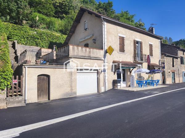 Maison avec local commercial en bord du Lot, idéale pour allier vie et activité professionnelle.