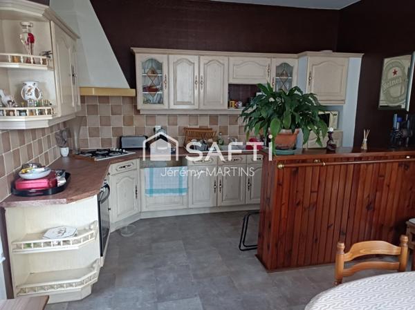 Maison avec local commercial en bord du Lot, idéale pour allier vie et activité professionnelle.