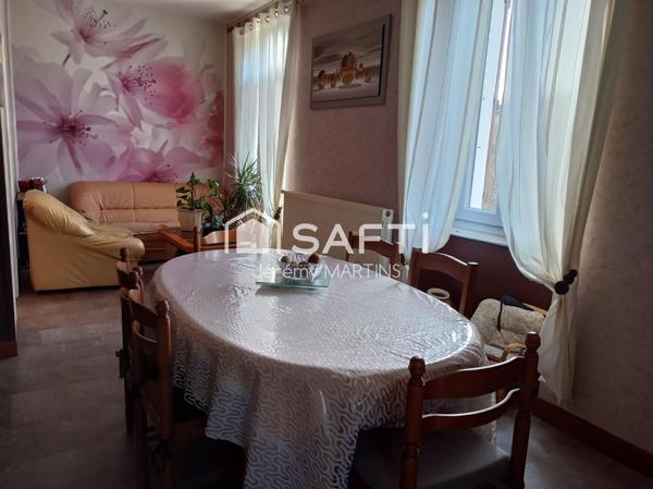 Maison avec local commercial en bord du Lot, idéale pour allier vie et activité professionnelle.