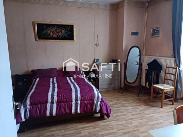 Maison avec local commercial en bord du Lot, idéale pour allier vie et activité professionnelle.