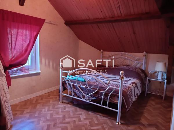 Maison avec local commercial en bord du Lot, idéale pour allier vie et activité professionnelle.