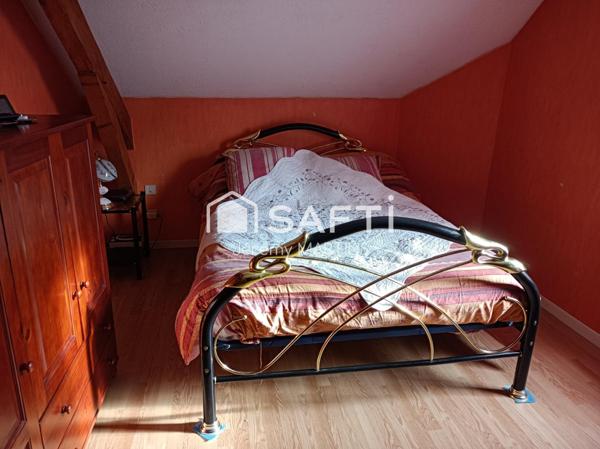 Maison avec local commercial en bord du Lot, idéale pour allier vie et activité professionnelle.