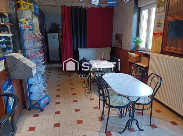 Maison avec local commercial en bord du Lot, idéale pour allier vie et activité professionnelle.