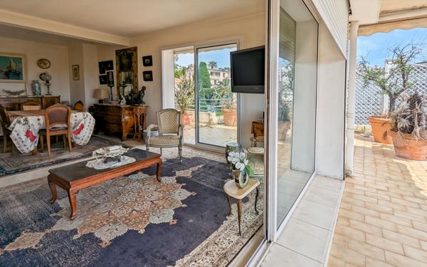 Appartement à vendre    3 pièces • 98 m2 Cannes