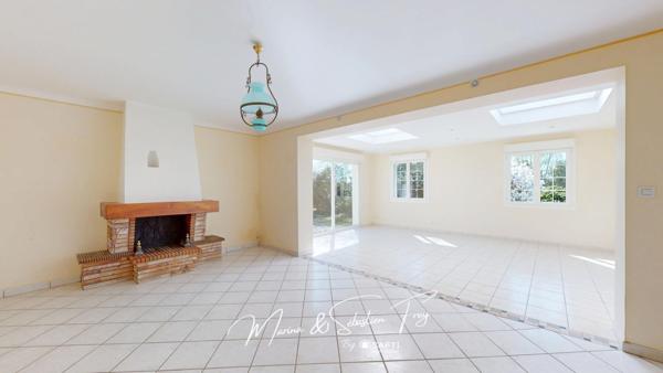 Élégante Propriété au Cœur d’un Domaine Arboré