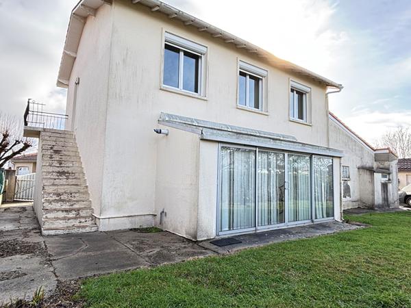 17640 VAUX SUR MER Vaux centre vaste maison à rénover