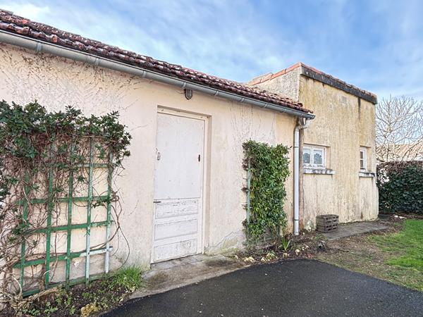 17640 VAUX SUR MER Vaux centre vaste maison à rénover