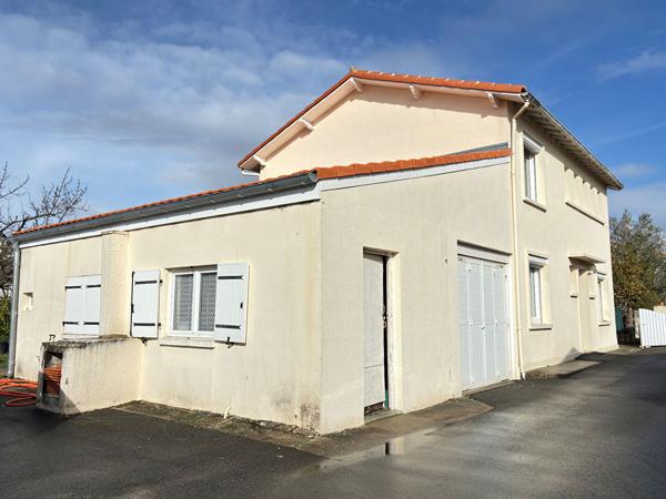 17640 VAUX SUR MER Vaux centre vaste maison à rénover
