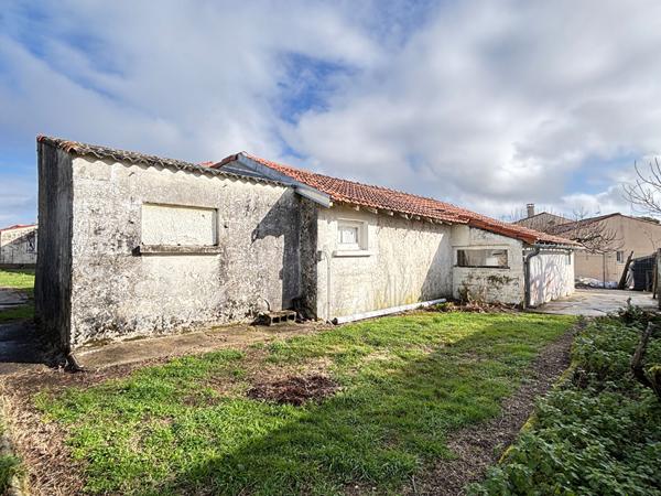 17640 VAUX SUR MER Vaux centre vaste maison à rénover