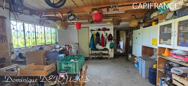 Nichée au cœur de la nature, sans vis-à-vis et avec une vue remarquable, grande maison de 7 (voir 8) chambres et de belles terrasses, offre un cadre de vie paisible et ressourçant.