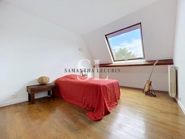 Maison
         7 pièces
        - 145 m² Bien prestige 698 000 € *