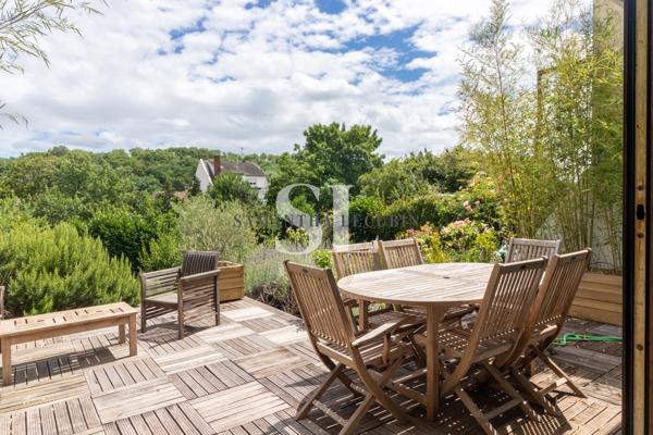 Maison
         7 pièces
        - 145 m² Bien prestige 698 000 € *
