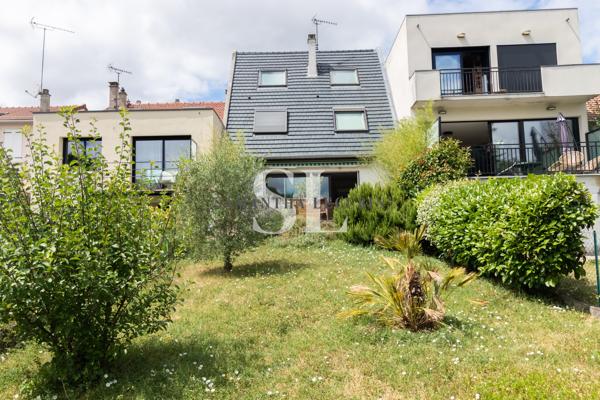 Maison
         7 pièces
        - 145 m² Bien prestige 698 000 € *