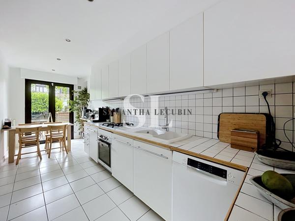 Maison
         7 pièces
        - 145 m² Bien prestige 698 000 € *