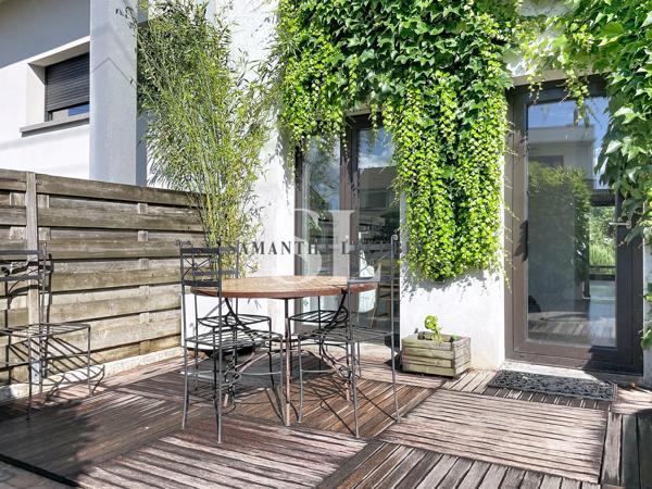 Maison
         7 pièces
        - 145 m² Bien prestige 698 000 € *